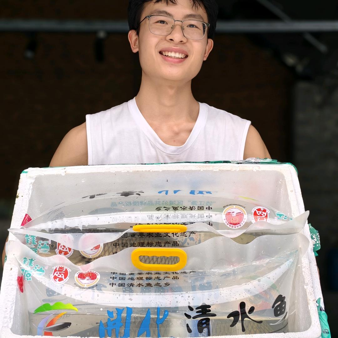 养何田清水鱼的小邵
