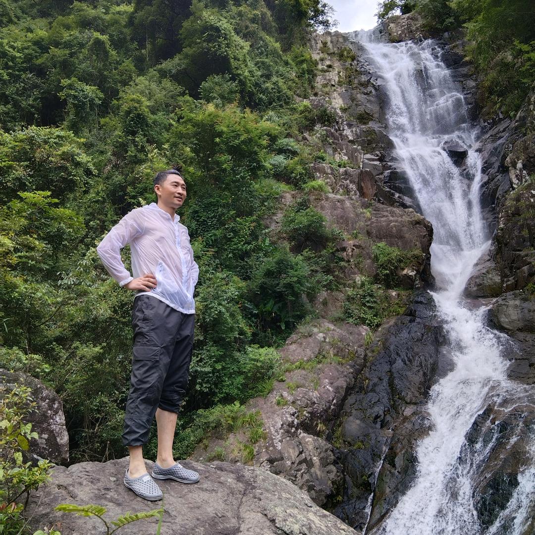 胡子拉碴🧔