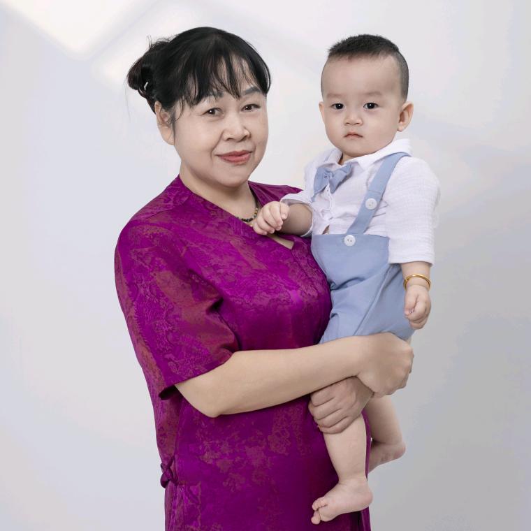 回不去的从前，我们家是幸福快乐的一家人，