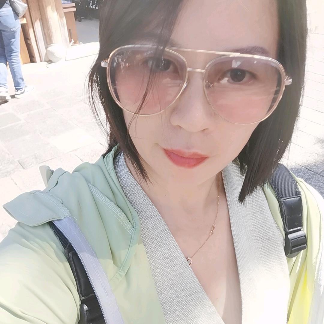 丽人坊化妆品店
