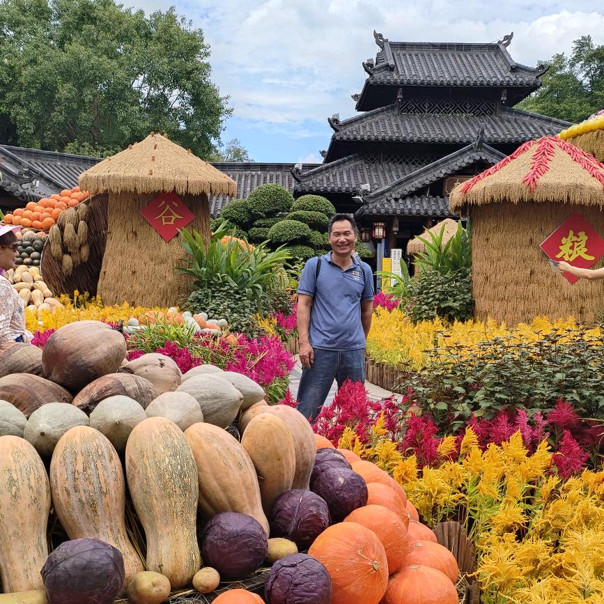 三哥。沉默的悲伤。