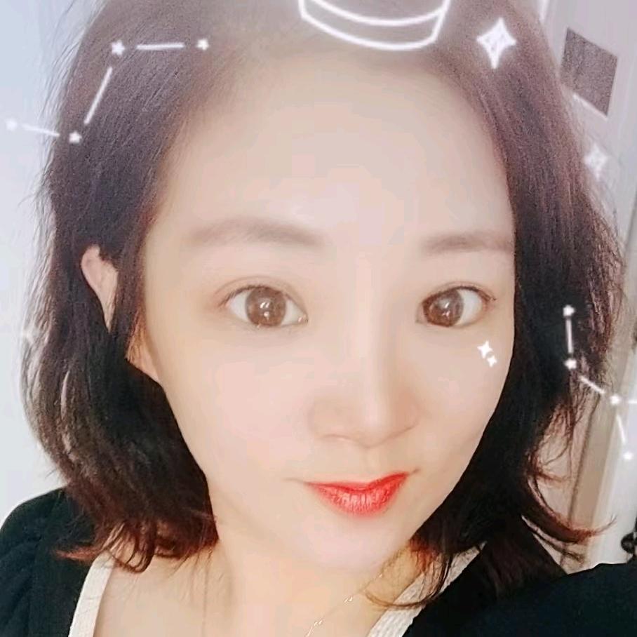 微笑的侧脸