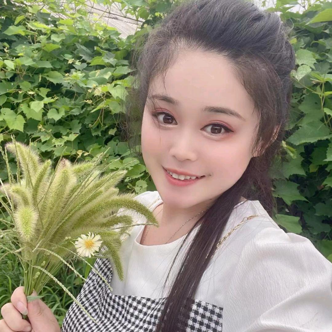 依依很甜