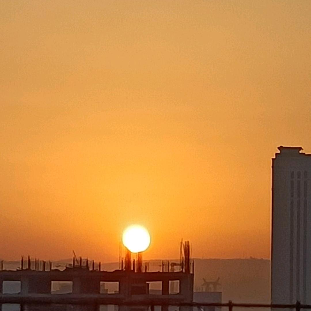 漫步夕阳笑人生