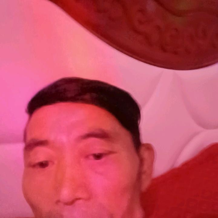 你在哪里？我来接你，我不会打你