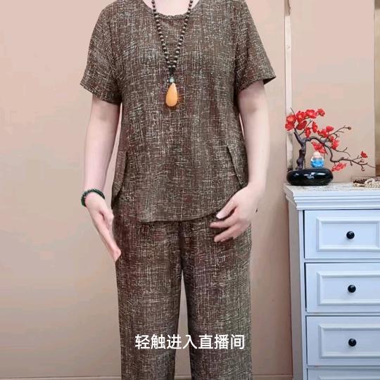 清清的小溪。