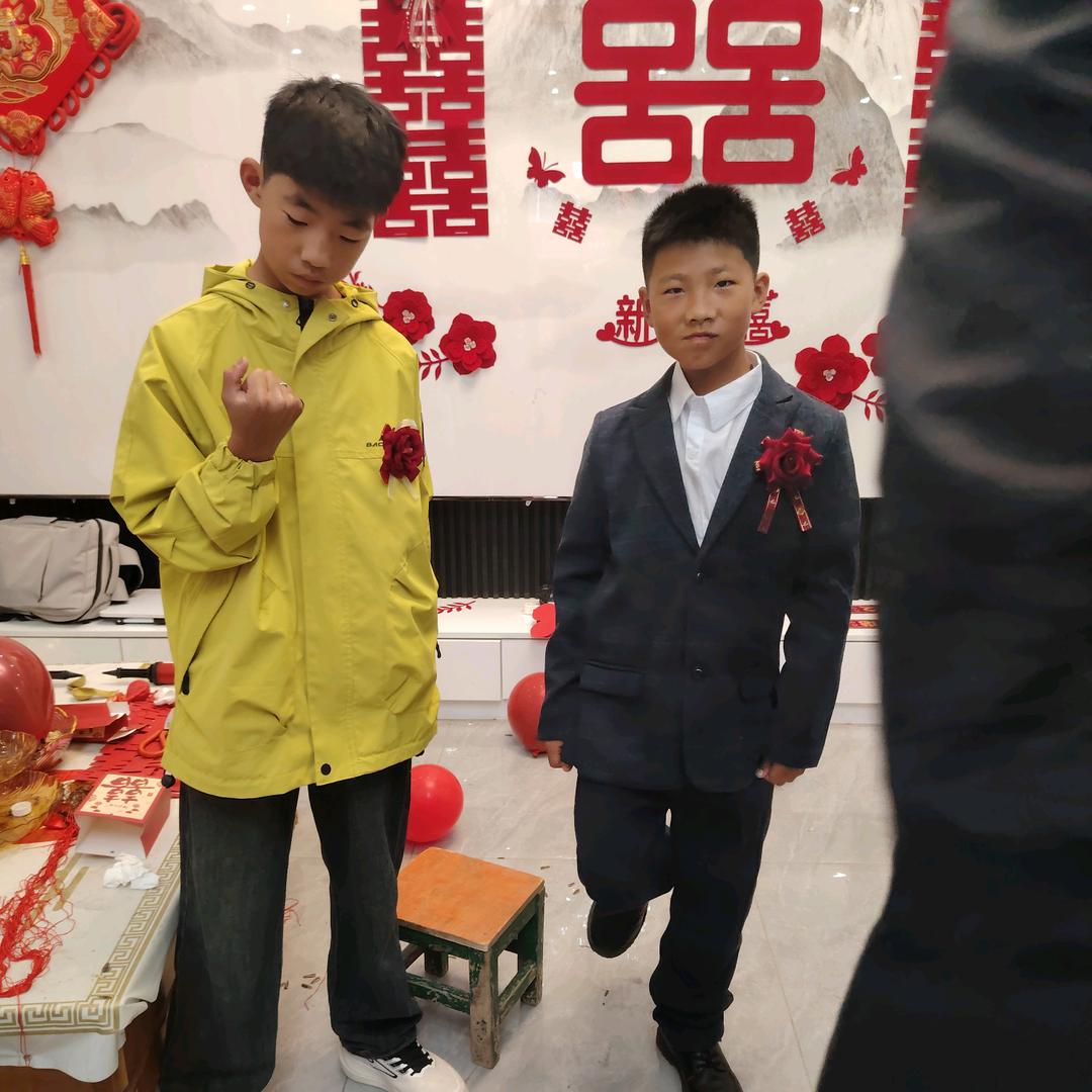 90后卖炸鸡的小姐姐