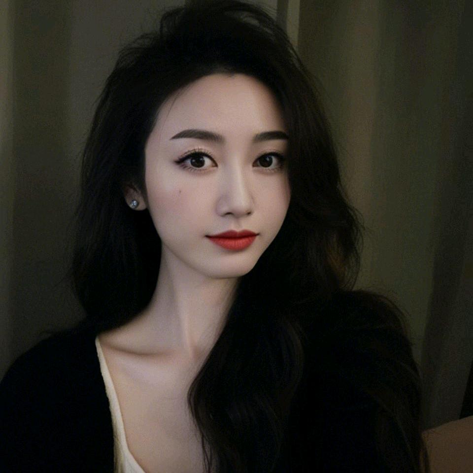 眼角泛泪
