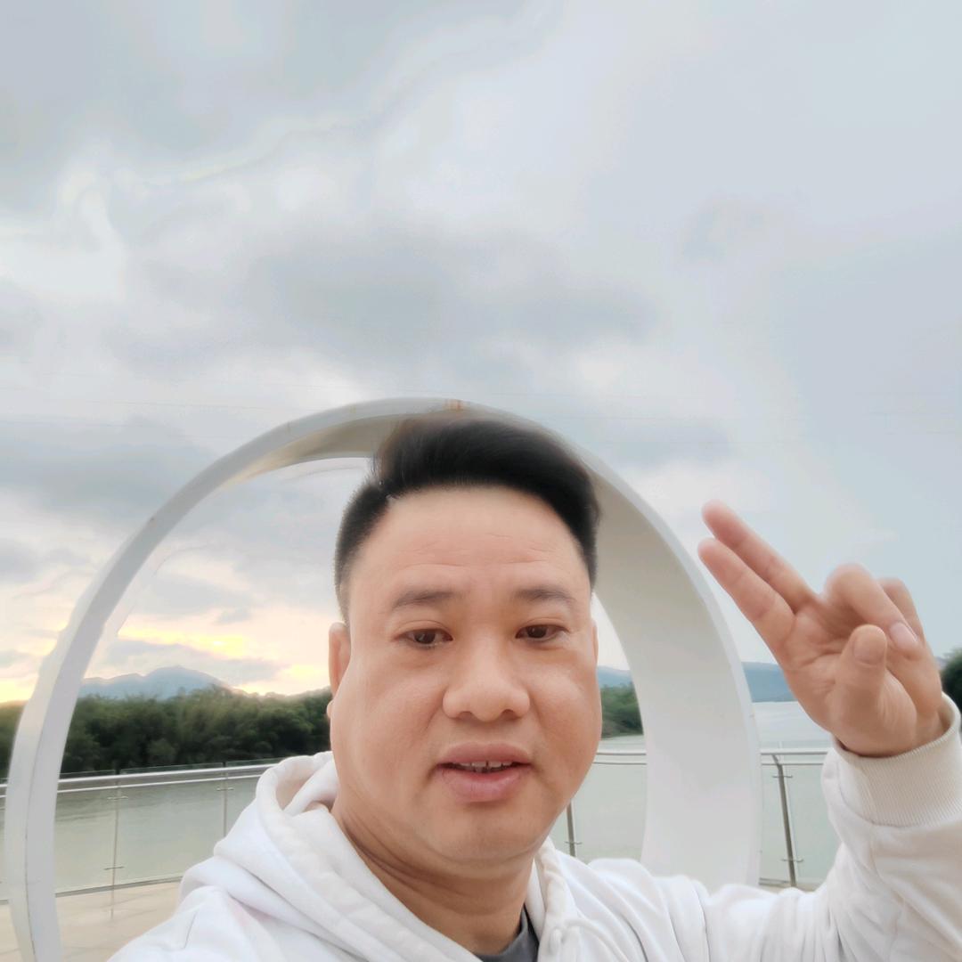 晓阳。      、、