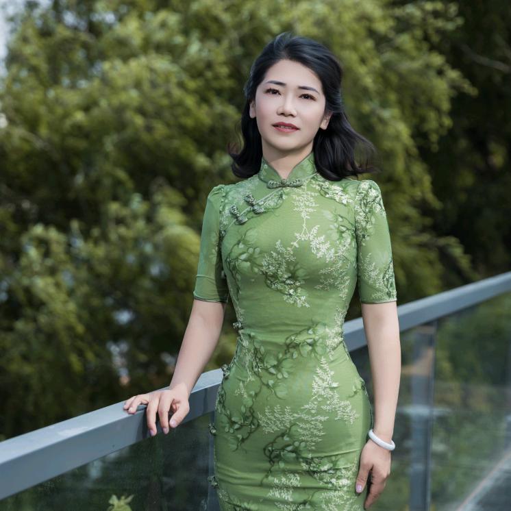 爱运动的小花老师