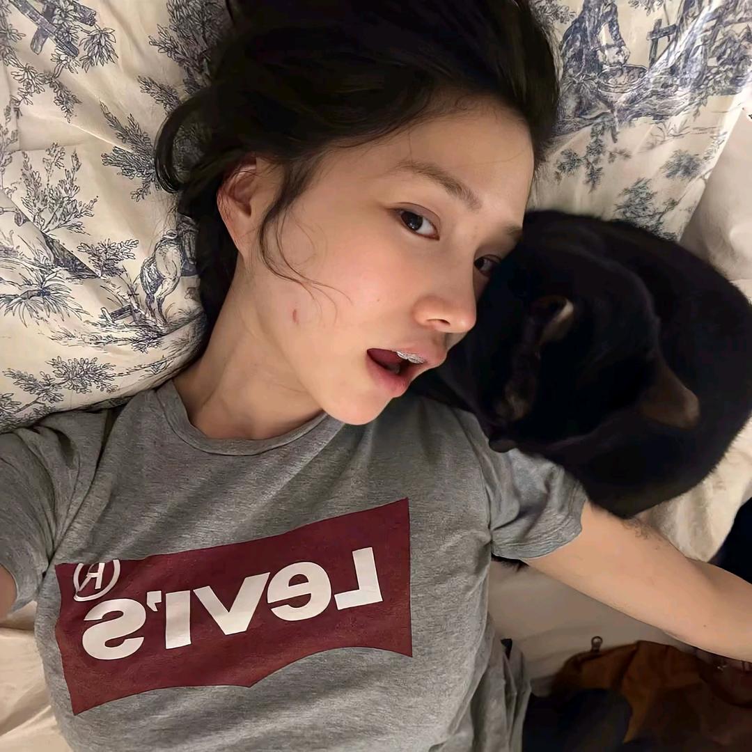 ^₇