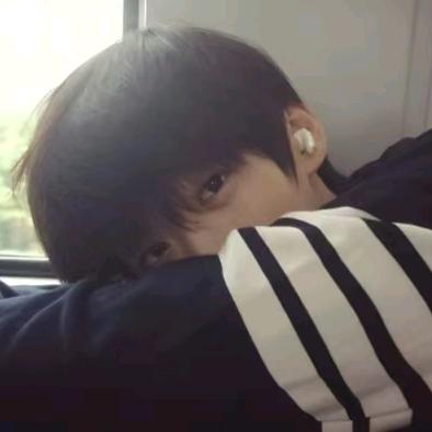 想再多看她一眼