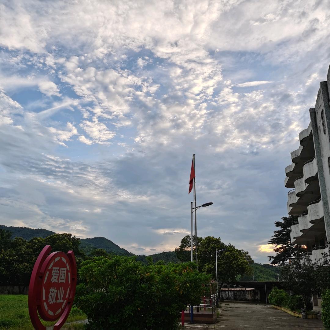 🌸🌸风吹过的山💖💖