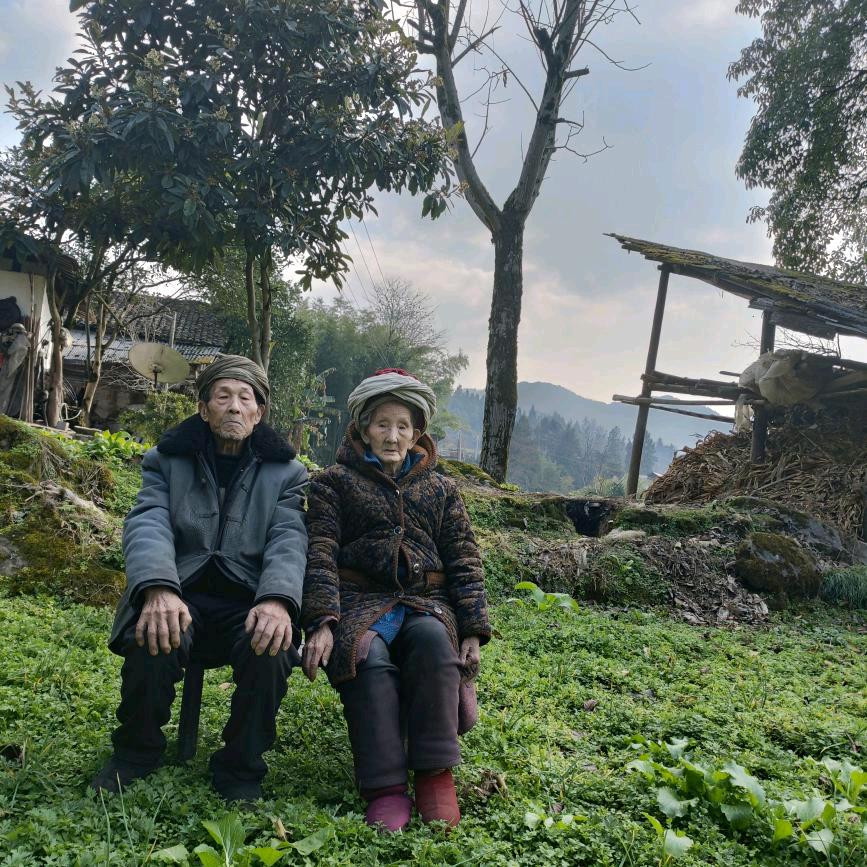 寿星双老，（92岁）。不定时开播，安慰！