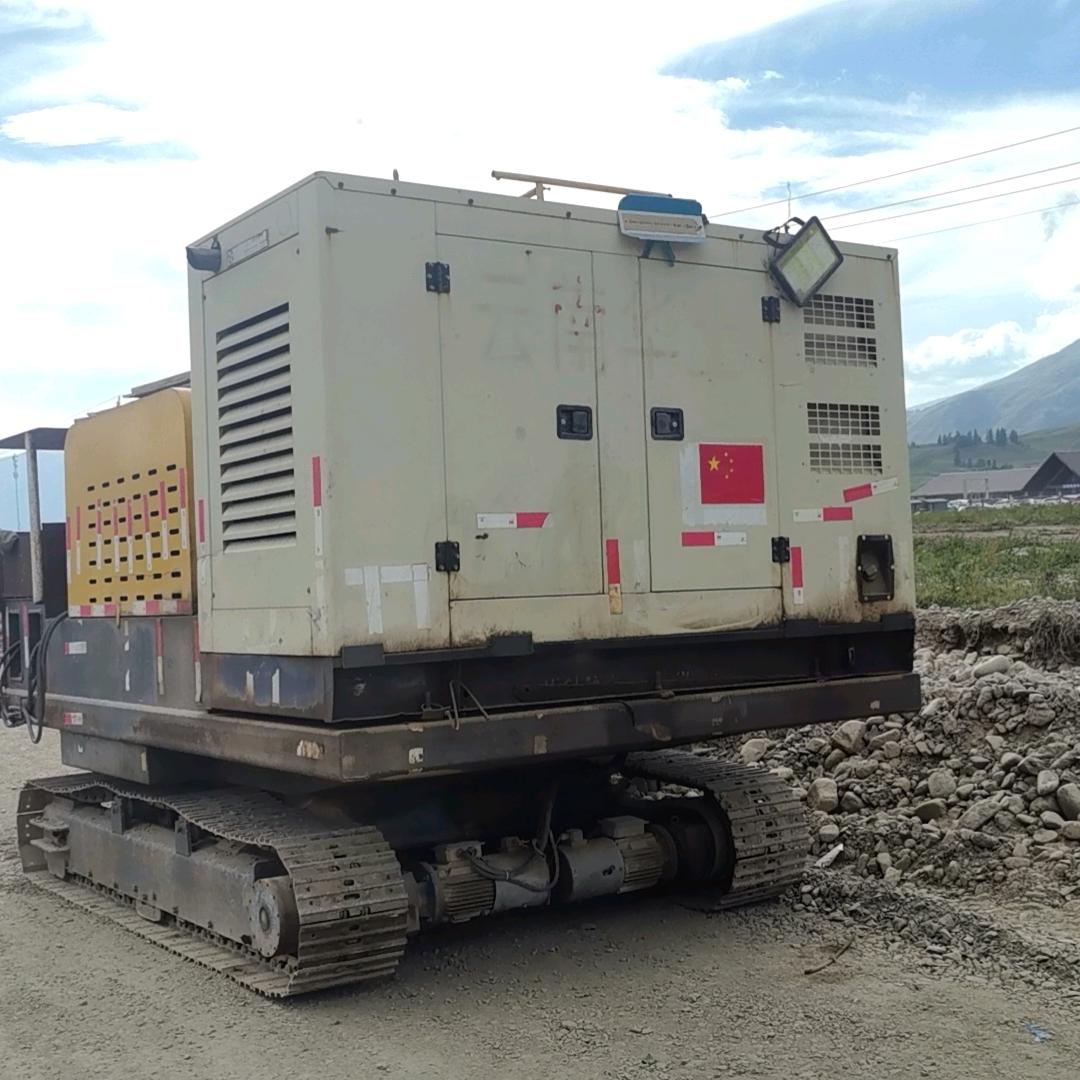 张洪其 禾木景区公路 滑膜机路边施工方