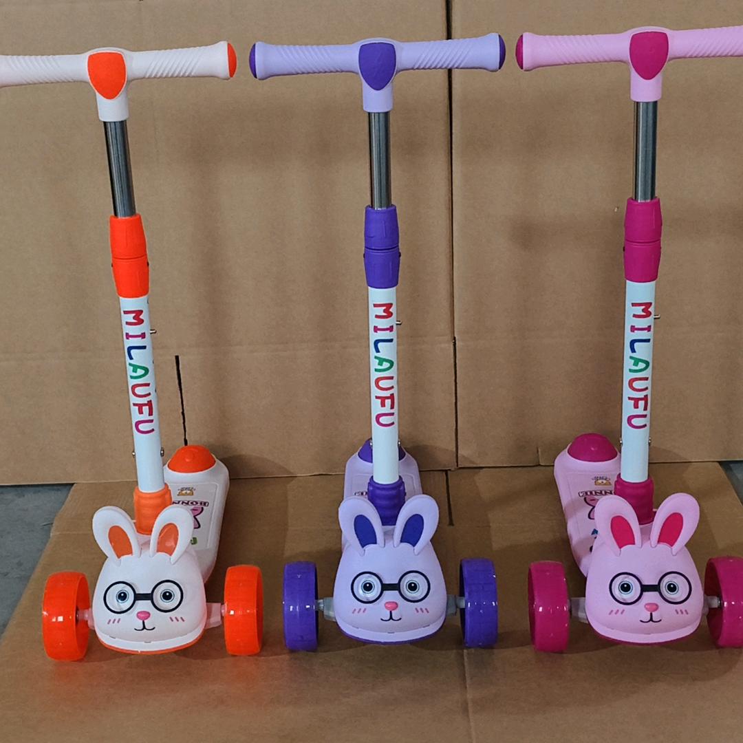 河北顺娃《咪莱福》滑板车，滑行车厂家