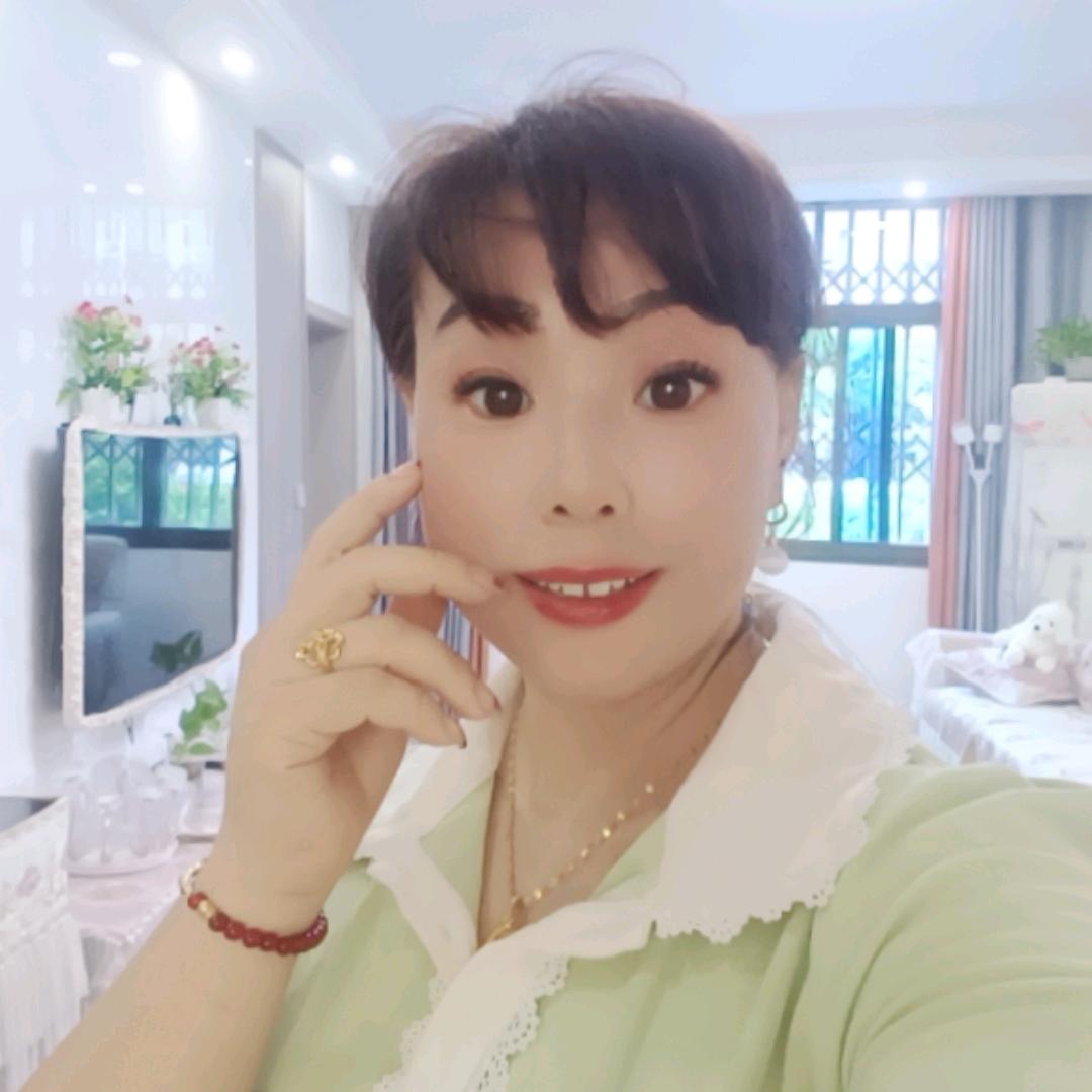 富顺巨力市场卖生态鱼的陈燕姐