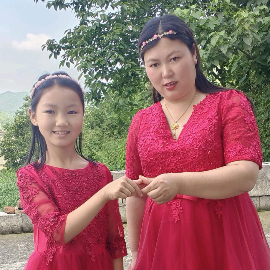 单亲妈妈云儿带个女儿