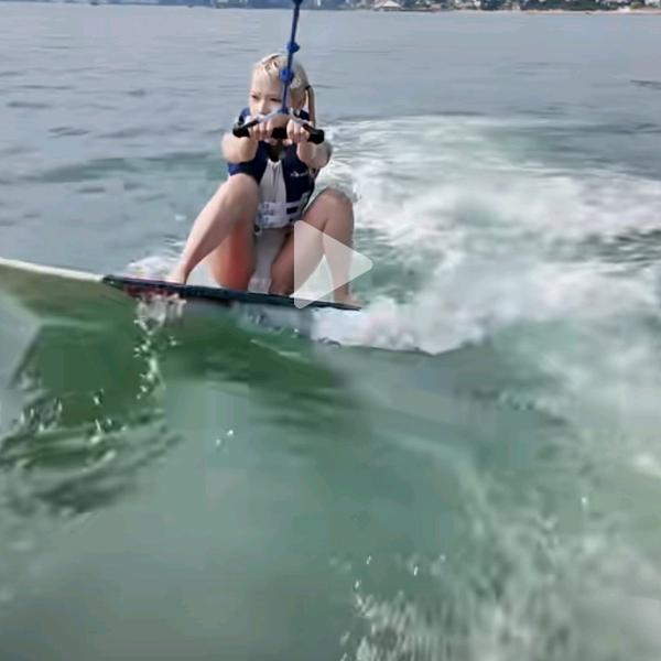 Ting婷女装工作室橱窗