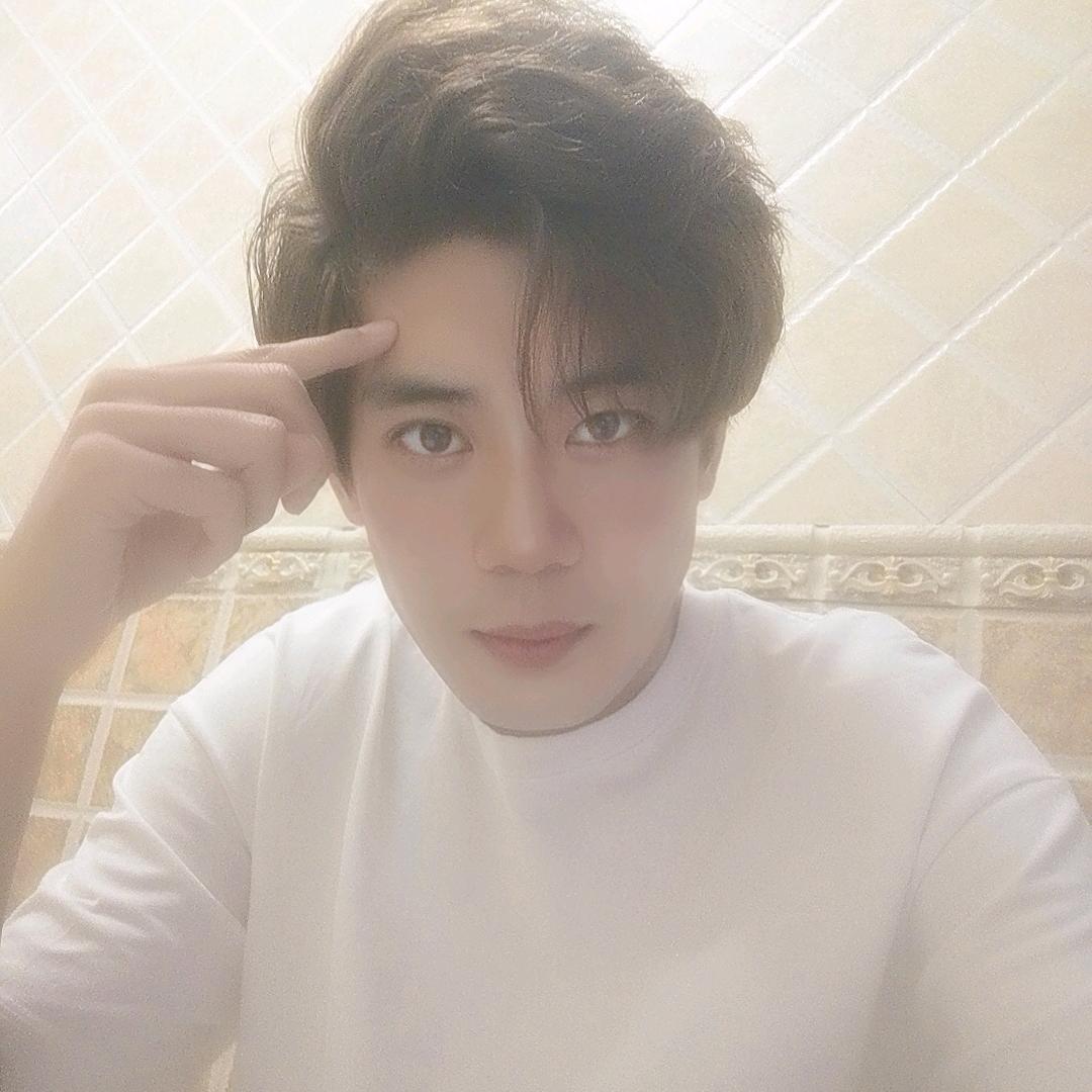 煜。