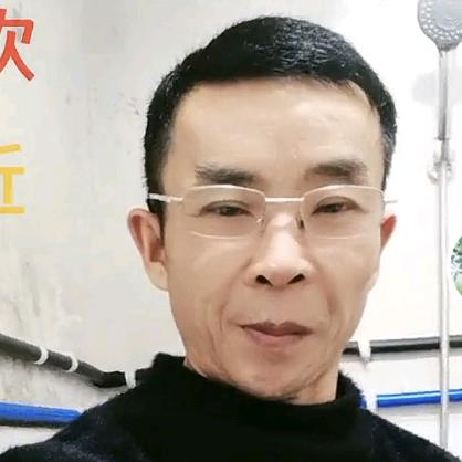 快乐哥：晚上9点10分播，[聊天➕唱歌]
