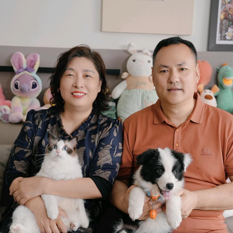 月姐和她的萌宠 -悦逸龙商贸