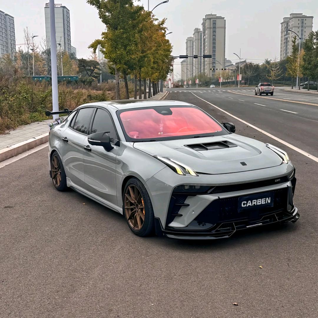 牛奶味的小团子