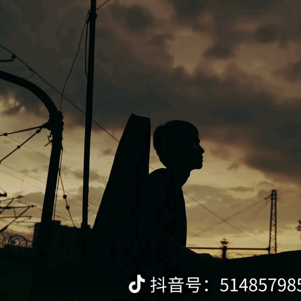 爱弹吉他的小霍