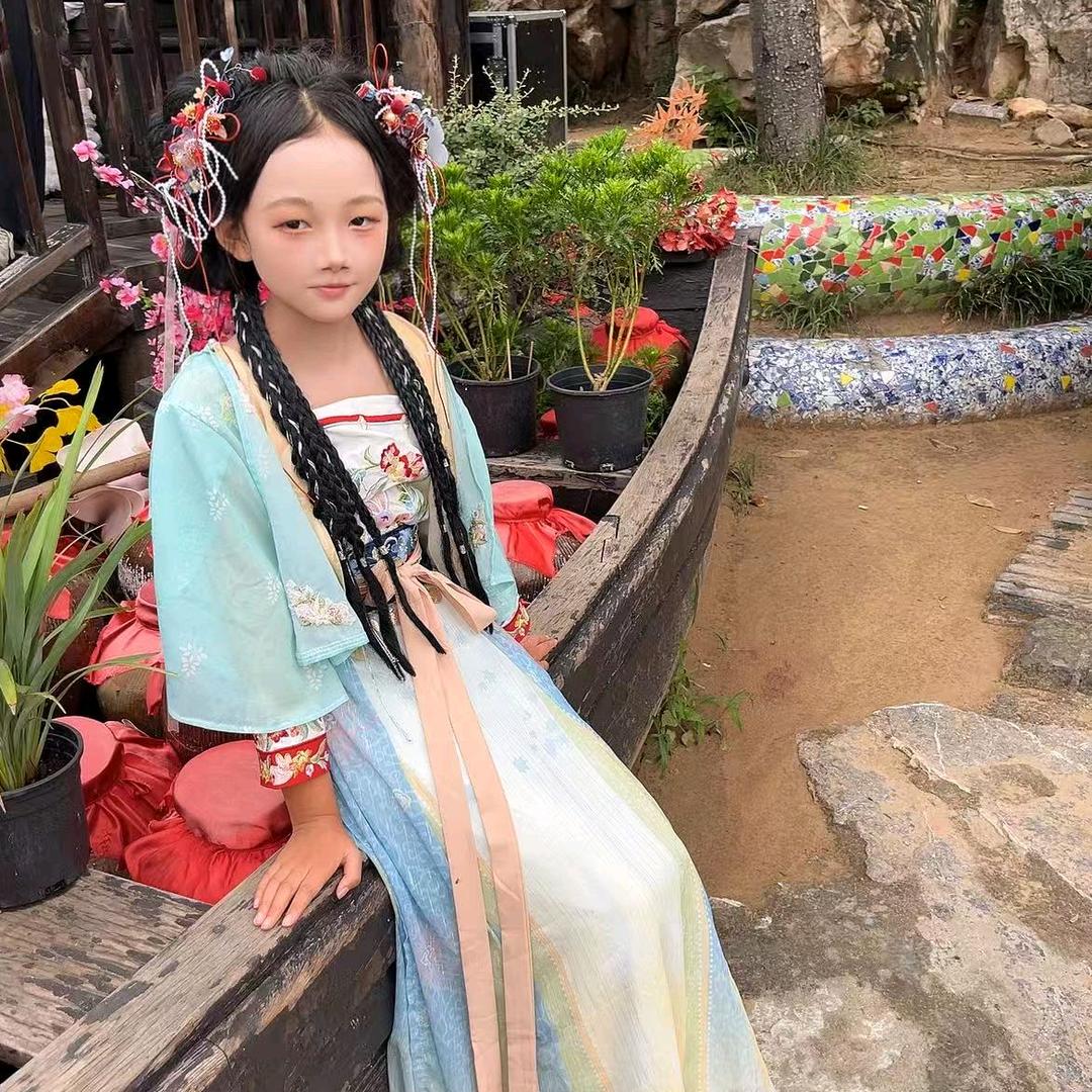 一彤头像