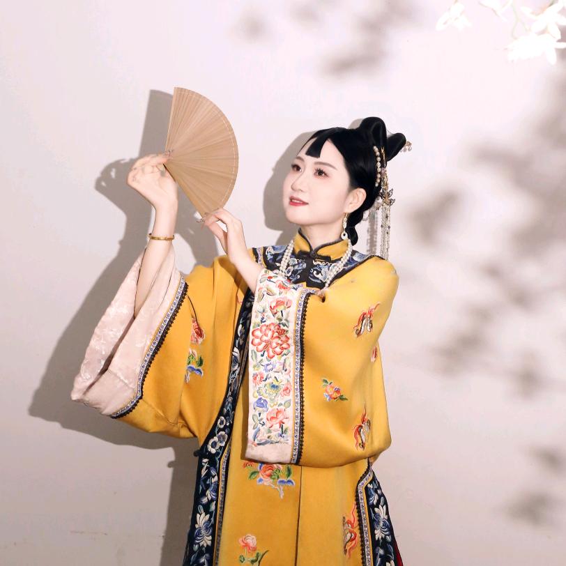 李霞