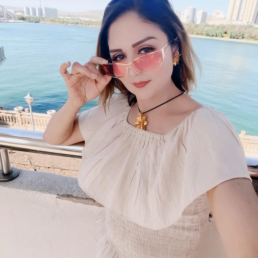 爱笑女装店