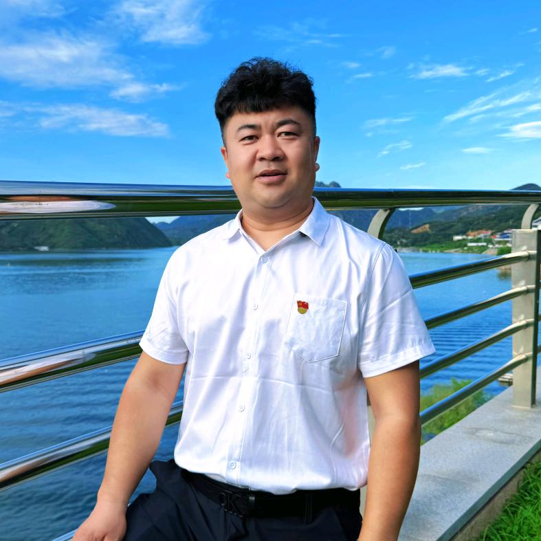 村书记冯清