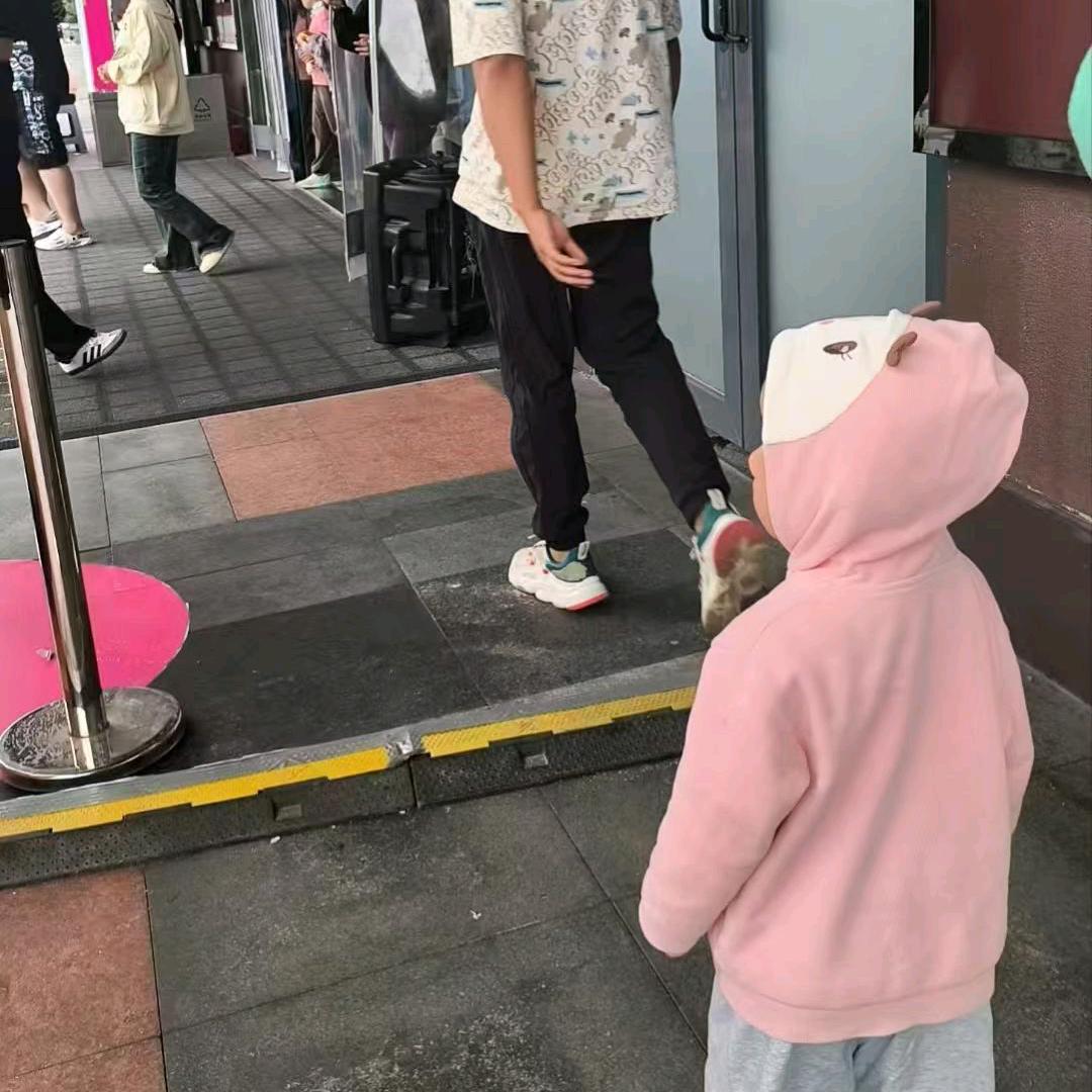 轩逸车主打工加油