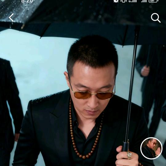 路灯下的老男孩儿