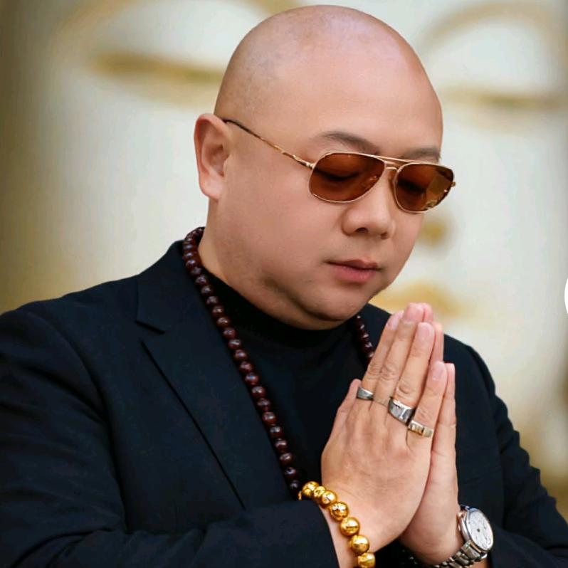 杯中烈酒敬余生