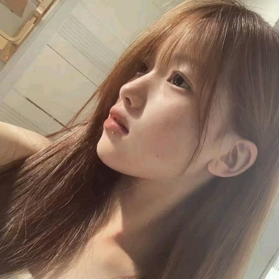 小优^