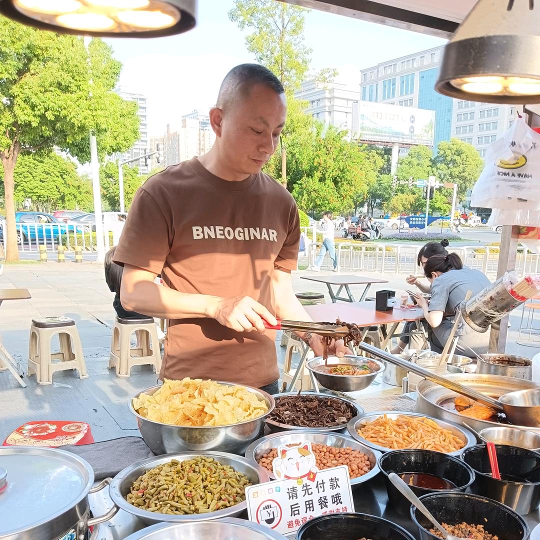 @吕哥在常德卖螺蛳粉