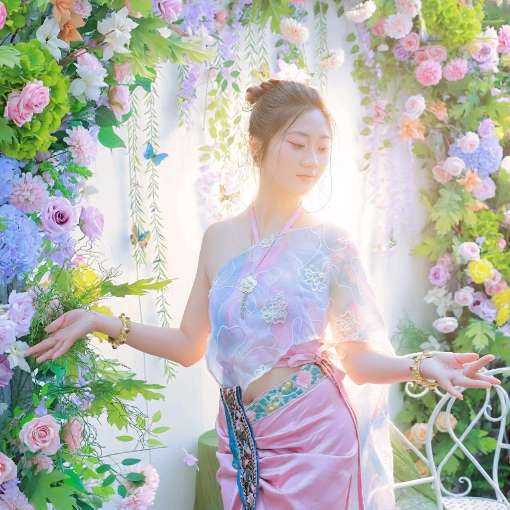 芳姑娘（扶摇直上🌸🌸）