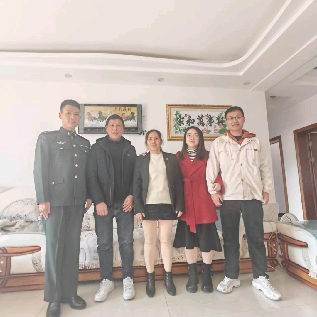 1973年的兵爸🍎🍎1974年的兵妈