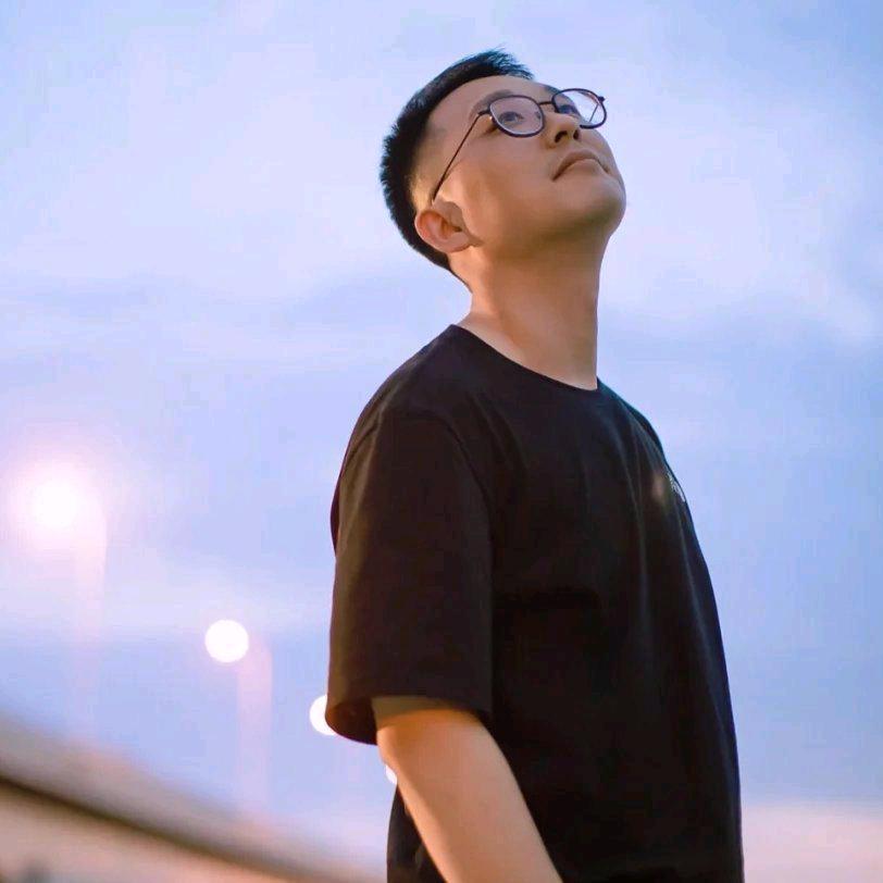 往事只能往风中埋