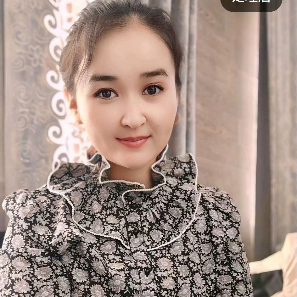 阿依努尔
