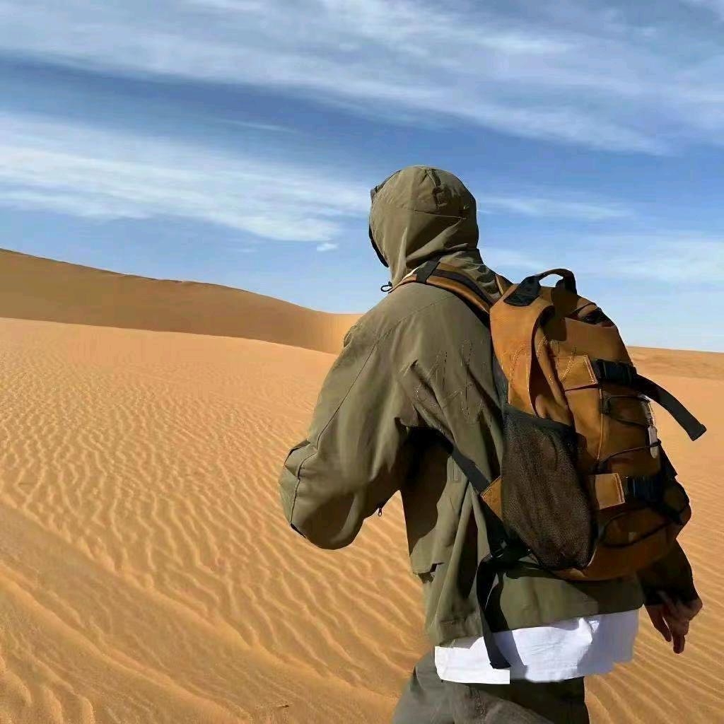 开着货车卖水果，