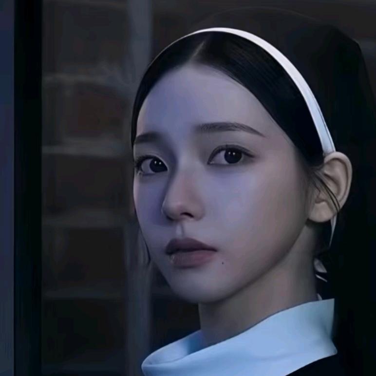 扶老蟑螂过马路被屎壳郎无证驾屎撞飞四十米