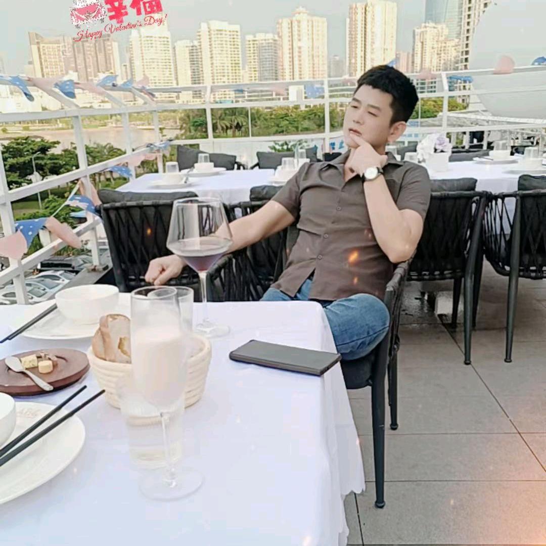 小海吃喝玩乐