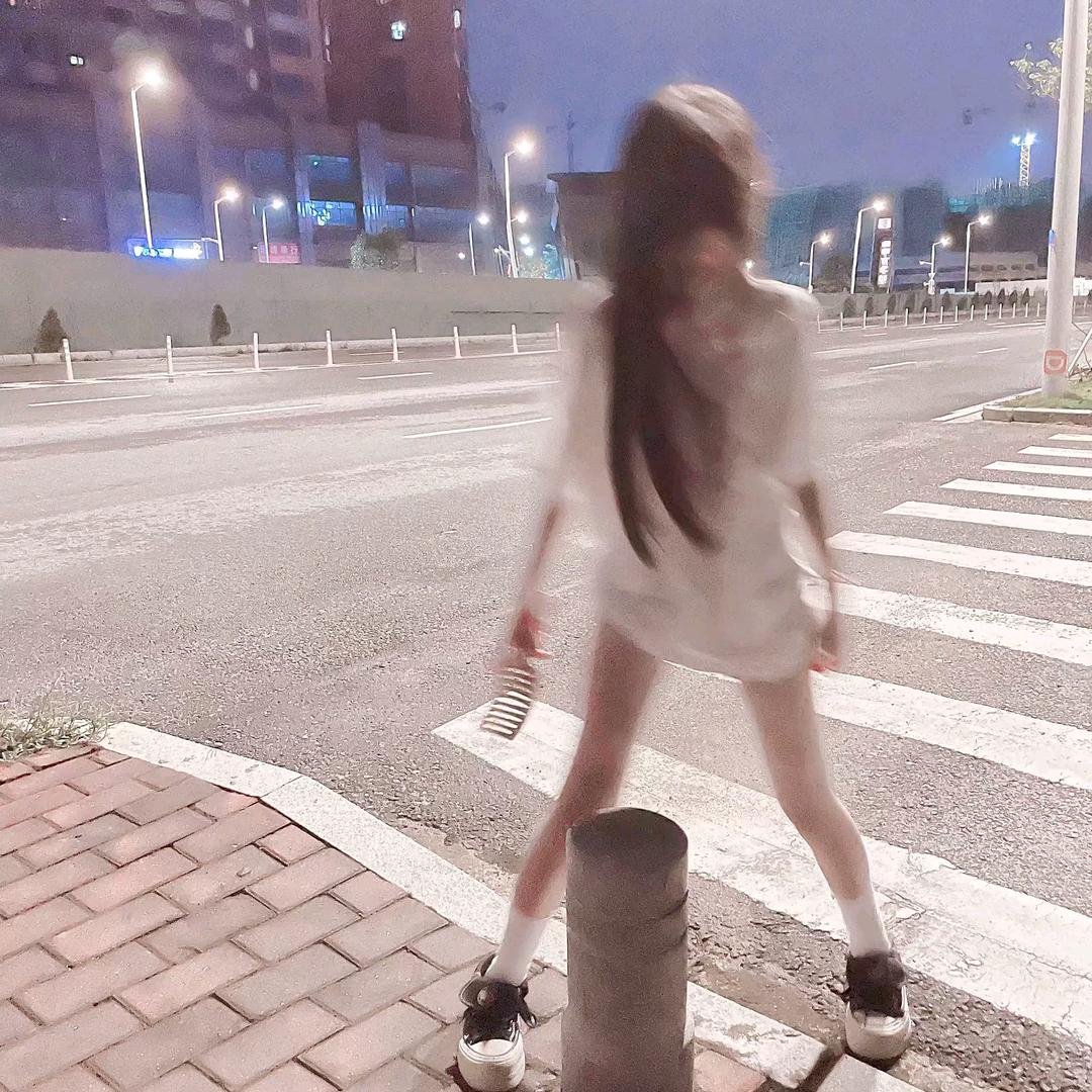 ●∨●