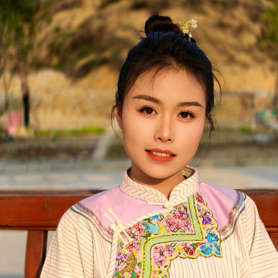 清杉小唯