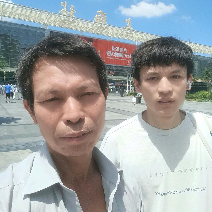 康应昌（云南腾冲市高考择校免费咨询）