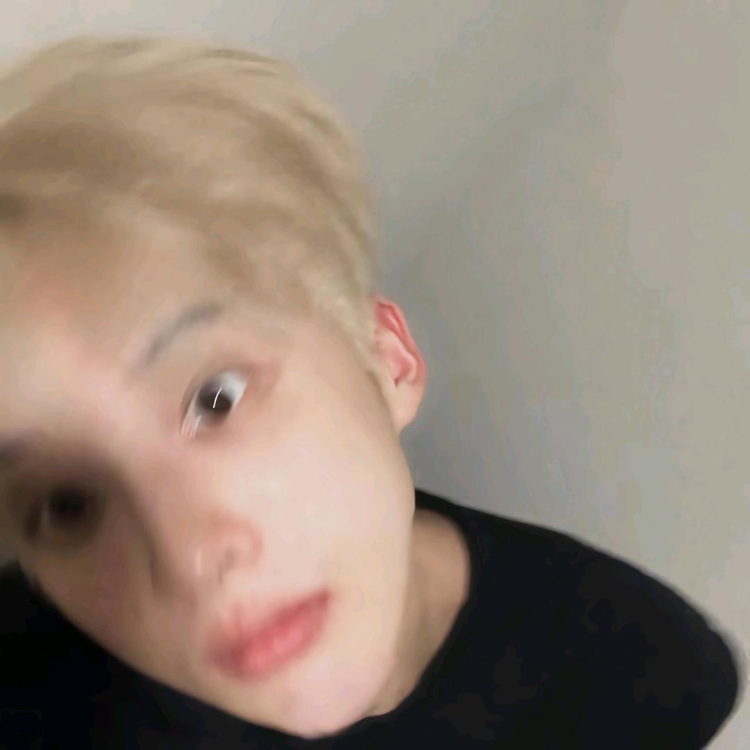 酷酷的邹晓航