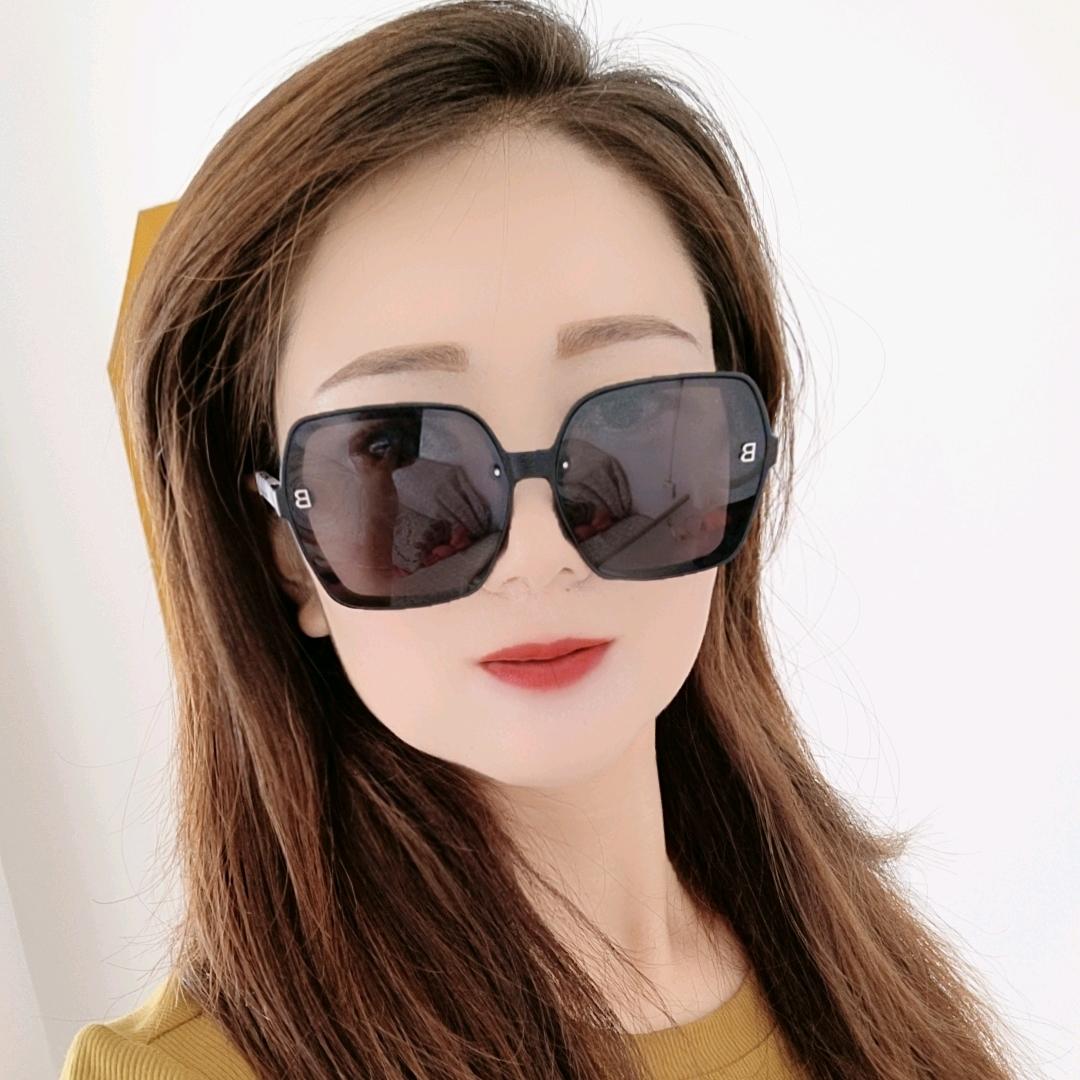 ξ( ✿＞◡❛)霞