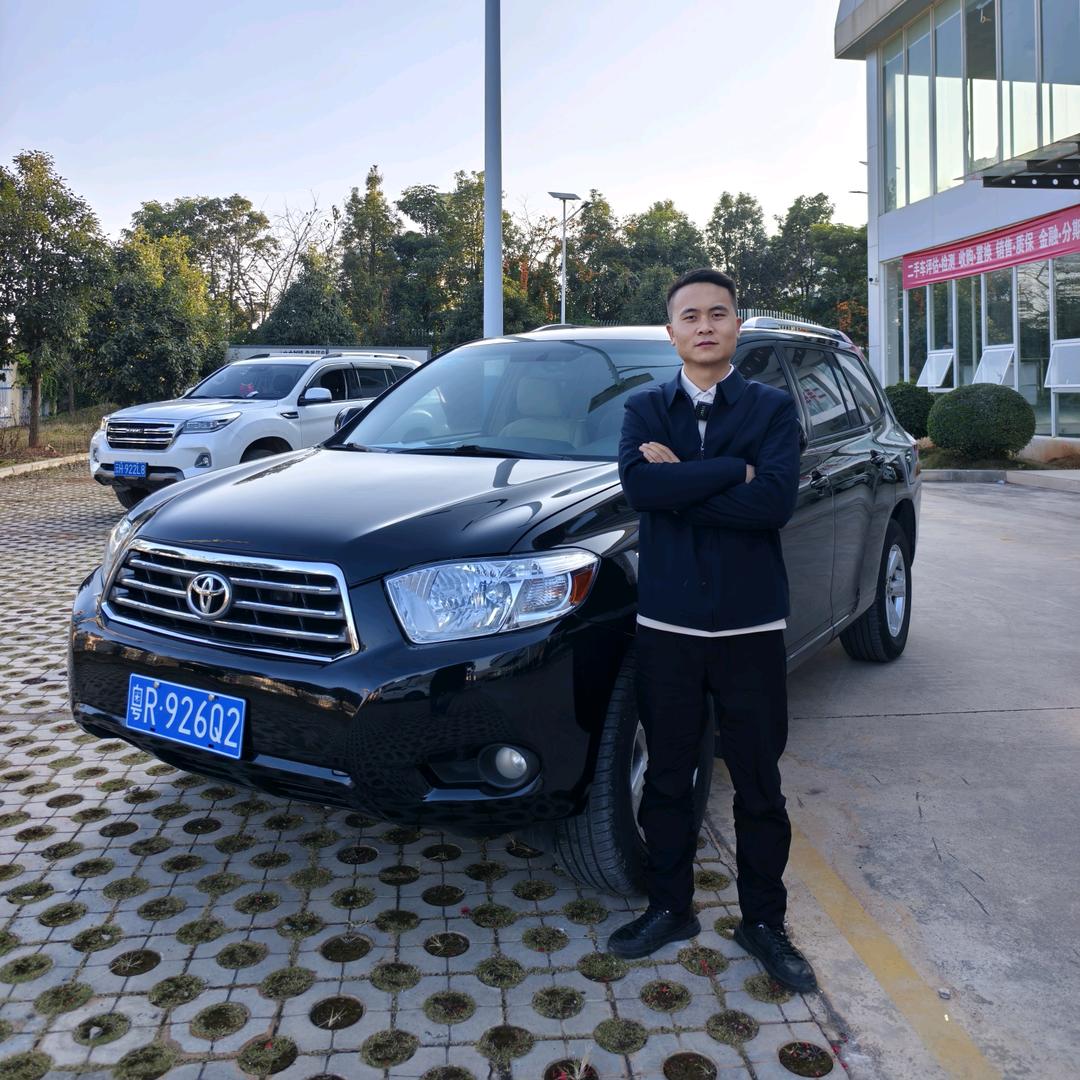 砚山润密二手车张龙